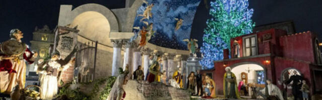 Ватикан открио јаслице и осветлио божићну јелку на Тргу светог Петра