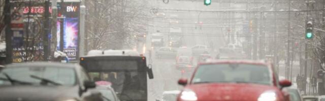 POLEDICA JUTROS IZMENILA VIŠE LINIJA GRADSKOG PREVOZA! Preko 10 trasa u Beogradu saobraća izmenjenom trasom