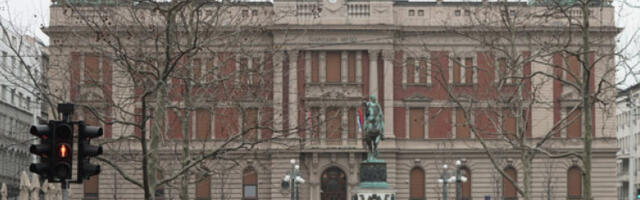 Сутра магловито и облачно са слабим мразом и ветром