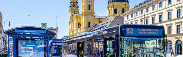 TINEJDŽER (15) UKRAO AUTOBUS DA PROVOZA DEVOJKU! Vozio ga 150 km, pa stao zbog OVOGA: Podneta krivična prijava protiv dečaka!