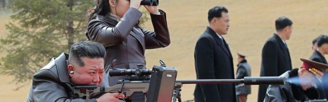 POGLEDAJTE KAKVE VRATOLOMIJE RADE SPECIJALCI KIMA DŽONGA! Ozbiljan trening, a posle i delirijum prilikom druženja sa vođom (VIDEO)