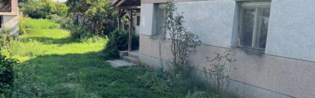 TELO BEBE NAĐENO U KUTIJI!Šokirani meštani nisu ni znali da je žena trudna OVO JE KUĆA U KOJOJ SE PORODILA  (FOTO)