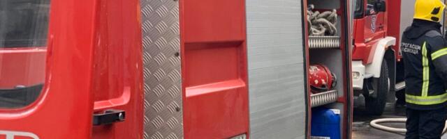 Vatrogasci ugasili manji požar koji je izbio na cevi u KC Beograd