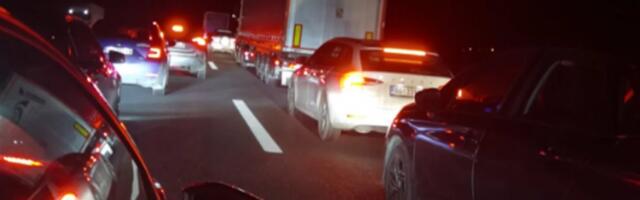 SAOBRAĆAJNA NEZGODA NA AUTO-PUTU! Ogromne kolone ka Novom Sadu! (FOTO)