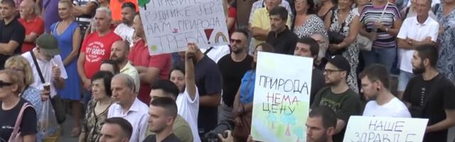 "Šta će mi stan kad nemam državu": Protest u Kragujevcu