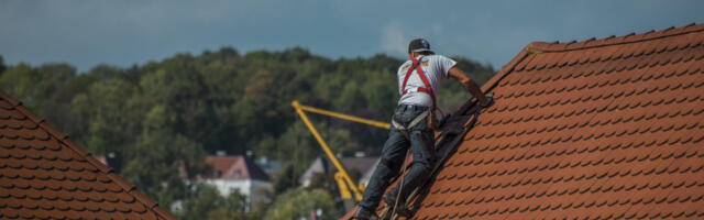 Neverovatna priča iz Bosne: Jak vetar mu oduvao krov na komšijinu parcelu, ovaj traži da plati da ga uzme