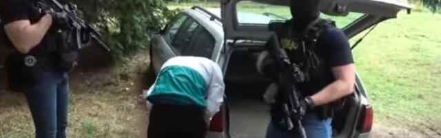 OBJAVLJEN SNIMAK FILMSKE AKCIJE POLICIJE Ovako je uhapšen osumnjičeni bombaš poznatog restorana u Beogradu (VIDEO)