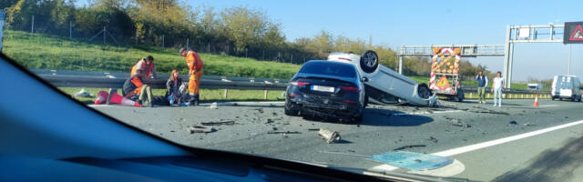 TEŽAK SUDAR KOD UŽICA Jedna osoba nastradala  u udesu u kom su učestvovala tri vozila: Fiat stilo, audi i opel