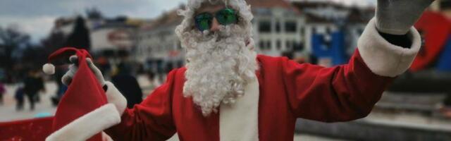 Poseban događaj u Čačku! Porodična trka Deda Mrazova: Sva skupljena sredstva daju se Relji za lečenje