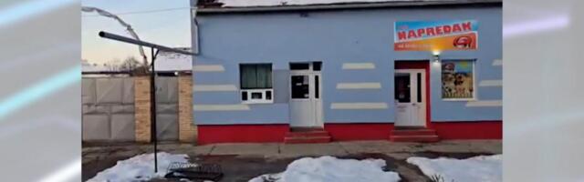 (VIDEO) TEŠKO RANJEN PEKAR U PUCNJAVI U RATKOVU! Sumnja se da je razlog dug zelenašima, očevici za Kurir otkrili detalje užasa: "Pao je kao pokošen!"