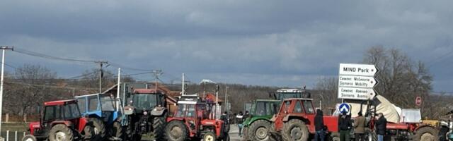 Nastavljeni protesti poljoprivrednika: I dalje BLOKIRANI PUTEVI ka Topoli i Gornjem Milanovcu