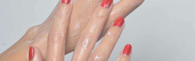 Ako su vam ruke su vam stalno ispucale potopite ih u ova dva sastojka