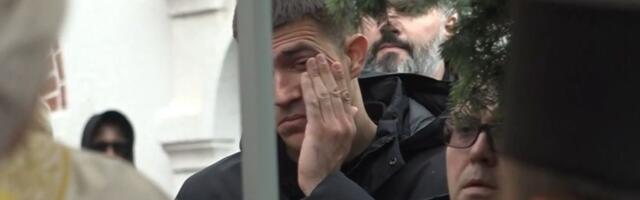 Kapiten Partizana plakao na sahrani Duška Vujoševića