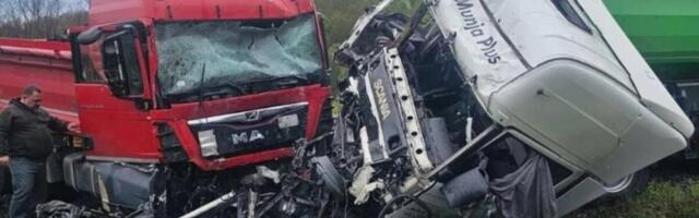 TEŠKA NESREĆA KOD SVRLJIGA: Sudarila se dva kamiona