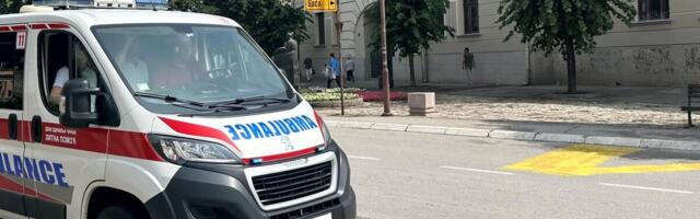 Težak udes kod Novog Pazara: Kamion smrskao automobil, povređeni vozač jedva izvučen iz vozila