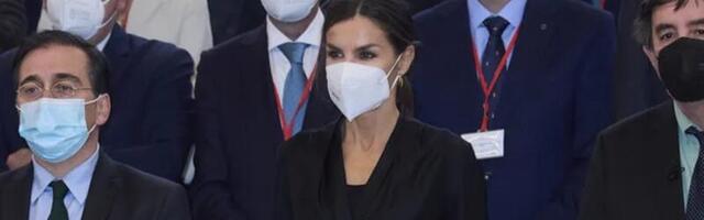 Kako nositi vunenu suknju ove zime: kraljica Leticija bira Massimo Dutti