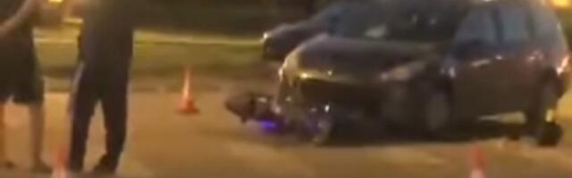 U sudaru motora i automobila u Vlasotincu povređena ženska osoba (video)