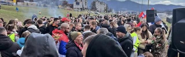 Studenti i maturanti iz Gornjeg Milanovca na pet sati blokirali Ibarsku magistralu (VIDEO)