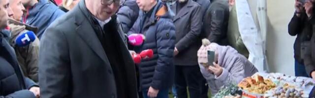UŽIVO VUČIĆ DANAS U OPŠTINI SEČANJ: Veliki broj ljudi čeka predsednika u selu Jaša Tomić