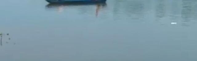 POKUŠALA DA DOHVATI PAPUČU, PA JE POVUKAO VIR U DUBINU Devojčica (16) se udavila naočigled tetke!