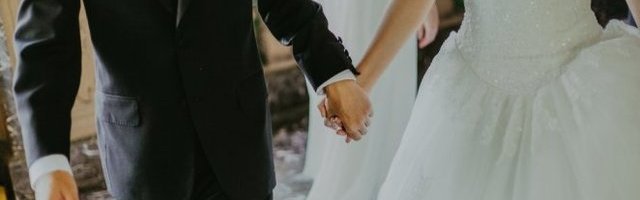 MLADOŽENJU IZ ZVEČANA HOĆE DA LINČUJU ZBOG KORONE! Optužuju ga da je njegova svadba leglo zaraze!