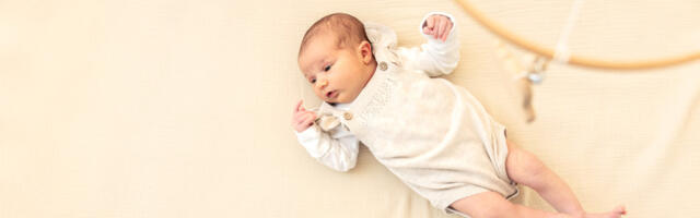 Roditelji, zapamtite: Ove stvari nikako ne stavljajte u bebin krevetac