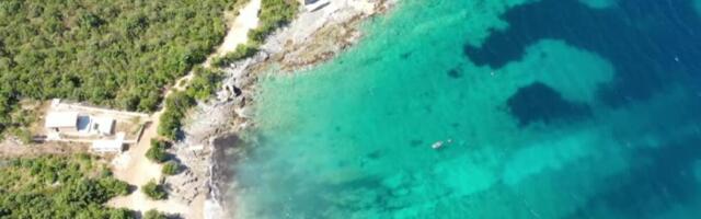 Crnogorci se mole da turisti ne otkriju ovu plažu! Ljubomorno je čuvaju samo za sebe, kad je vidite... (VIDEO)
