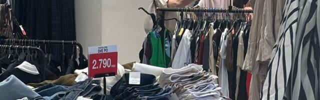 ŠTEDNJA NEMA ŠTA! Anabela Atijas iskoristila velika sniženja: Napunila kese u tržnom centru, pazarila za ćerke i unuke (FOTO)