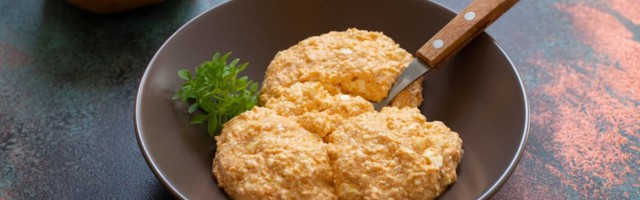 Urnebes salata kao iz kafane: Najbolji recept za ljuti prilog koji svi obožavaju