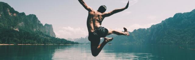 Da li nas skakanje u vodu zaista može ubiti?