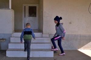 Кад чељад нису бесна, ни кућа није тесна – дванаесторо Чакаревића стасава под истим кровом