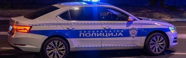 Da li ste se ikad zapitali zašto policajac dotakne vaš auto kad vas zaustavi? Odgovor je pametniji nego što mislite