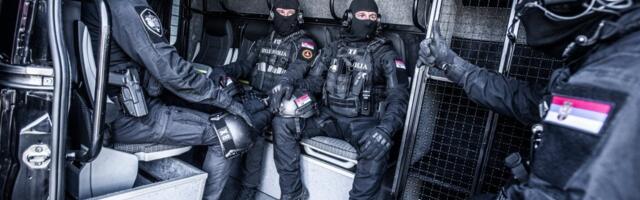 NANEO FRAKTURU NOSA PRIPADNIKU ŽANDARMERIJE! Incident tokom demonstracija u Nišu!