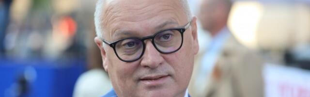 SAVLADALA GA TEMPERATURA Goran Vesić ne može iz bolnice