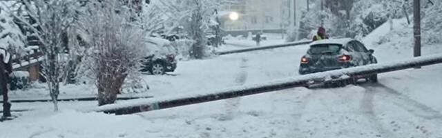 Ovde je palo 10 centimetara snega! Neverovatan snimak snega na dva sata od Beograda, ali i jedno važno upozorenje