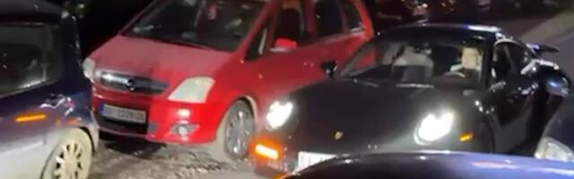 A od dede "porše": Era unuku poklonio zver, nebo iznad Meljaka obasjao vatromet (VIDEO)