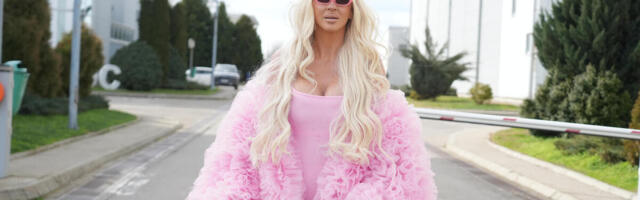 ZAPROŠENA JELENA KARLEUŠA: Ovaj muškarac je želeo da joj stavi prsten na ruku!