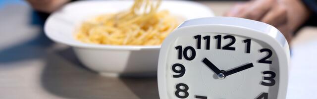 Želite ravan stomak? Nutricionisti izdvajaju 5 stvari koje ne bi trebalo da radite posle 17h