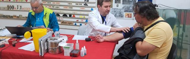 MALE RUKE NAŠE, ZA VELIKE PODVIGE VAŠE: Deca predškolske ustanove u Vranju pomogla u organizaciji humanitarne akcije (FOTO)