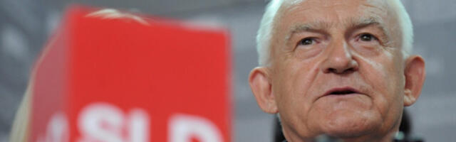 Бивши пољски премијер: Европа лицемерно реагује на исте изјаве Орбана и Мађара