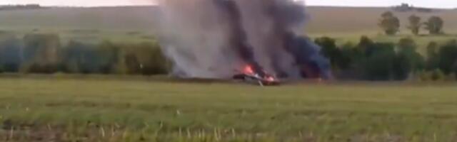 POGLEDAJTE PAD MOĆNOG RUSKOG BOMBARDERA! Učestvovao je u napadu na Ukrajinu kada je gorela PRAVOSLAVNA SVETINJA? (FOTO, VIDEO)