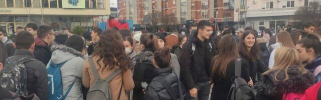 Ovo nije politički skup, brinemo za svoje zdravlje: srednjoškolci iz Čačka protestovali protiv Rio Tinta
