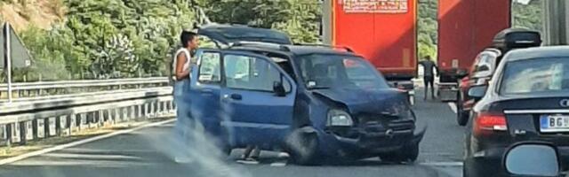 VELIKI ZASTOJ NA MILOŠU VELIKOM! U punoj brzini na automobilu je pukla guma I NASTAO JE HAOS (FOTO)