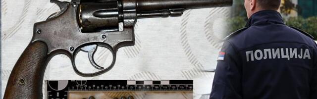 Izručen Srbji policajac koji je iz stanice "izneo" 272 pištolja! Evo kako se branio iz zatvorske čelije u Nišu