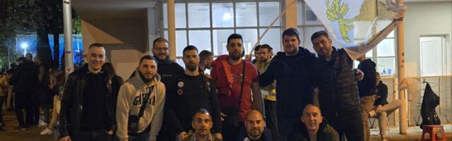 Kragujevčani na noćnoj straži ispred RTS-a