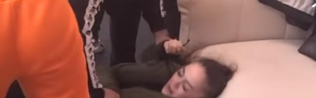 PODIVLJALA UČESNICA "ELITE 9" SE TRESE PO PODU! Šok-scene gledate na sopstvenu odgovornost - kao da ISTERUJU ĐAVOLA iz nje, obezbeđenje joj opkolilo telo (VIDEO)