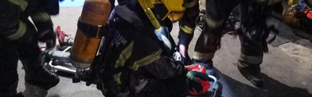 Požar u stanu na Vračaru, vatrogasci još na terenu