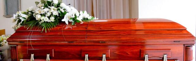 Šta treba uraditi s odećom pokojnika? Stručnjak rešio dilemu "To se u Srbiji smatra hrišćanskim, a nije"