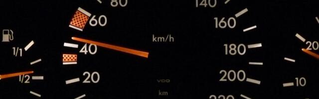 Vozači pozvani da smanje brzinu za 10 km/h kako bi uštedeli gorivo: Koja je logika iza toga?