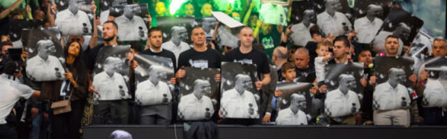 Црно-бели у сузама одали почаст Душку Вујошевићу